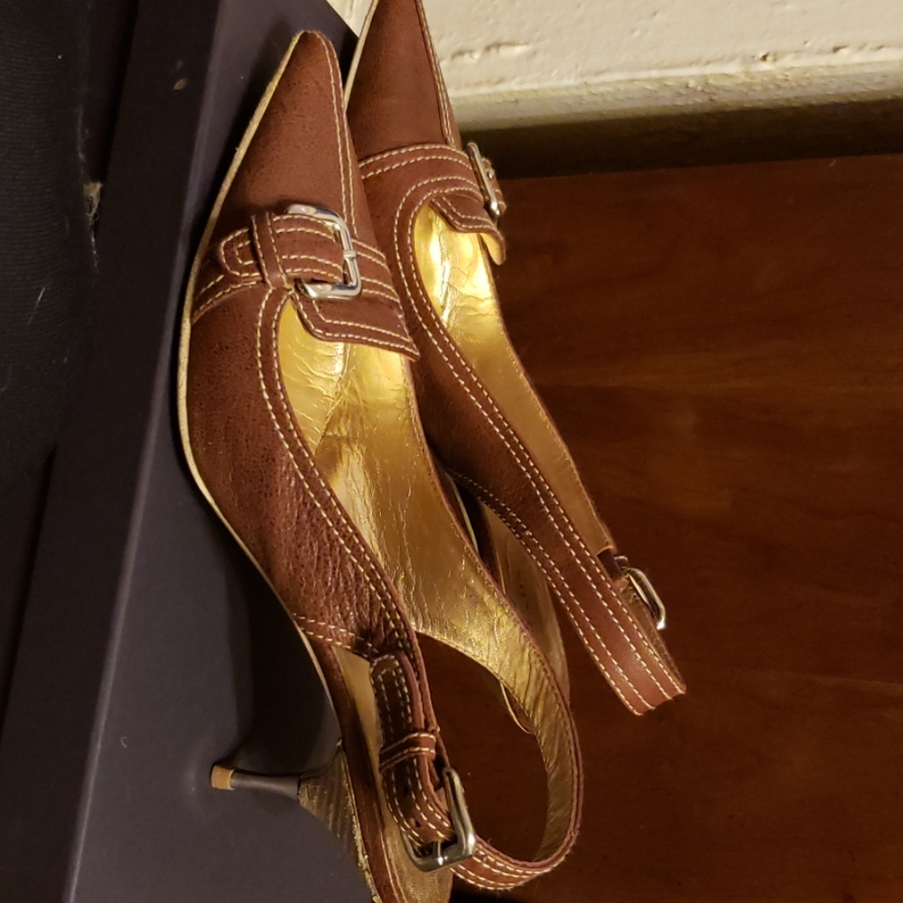 Shoes - Picture 3 of 4
